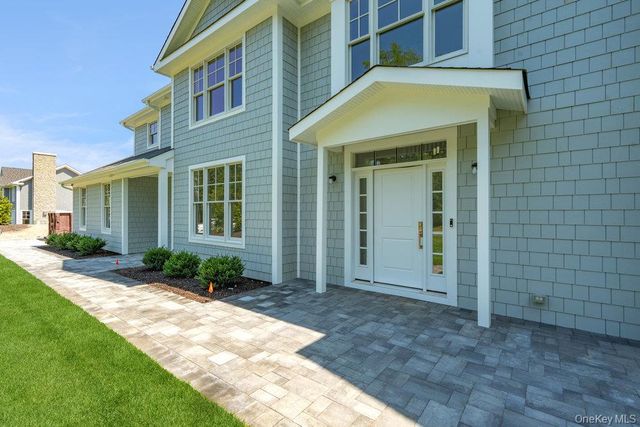 48 Plainview Road, Woodbury, NY 11797