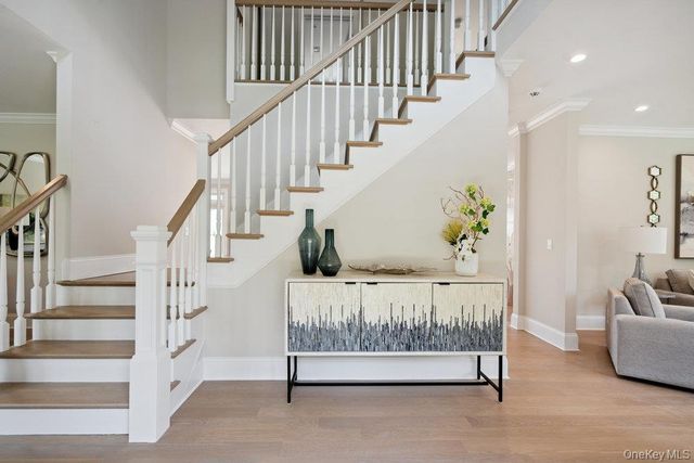 48 Plainview Road, Woodbury, NY 11797