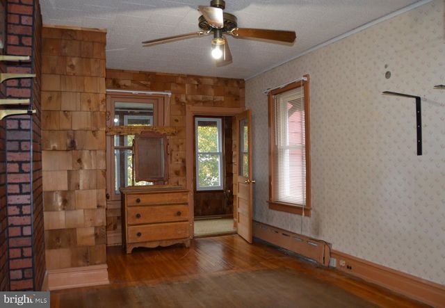 1344 W NORWEGIAN ST, Pottsville, PA 17901