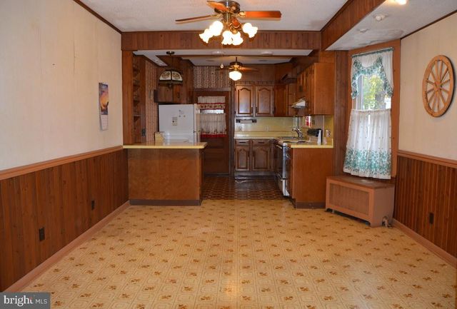 1344 W NORWEGIAN ST, Pottsville, PA 17901