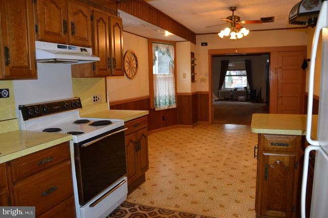 1344 W NORWEGIAN ST, Pottsville, PA 17901