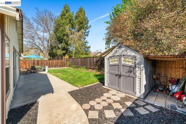 1727 Sutter St, Livermore, CA 94551