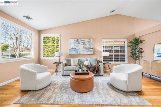 1727 Sutter St, Livermore, CA 94551