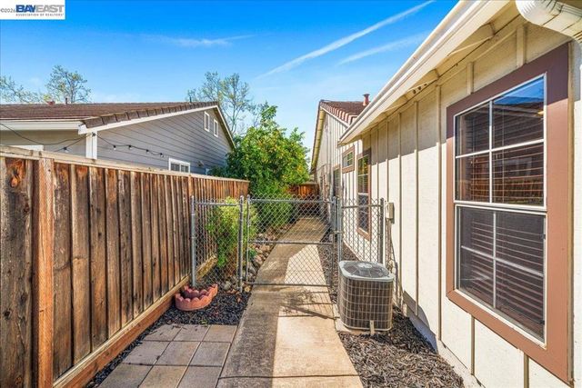 1727 Sutter St, Livermore, CA 94551
