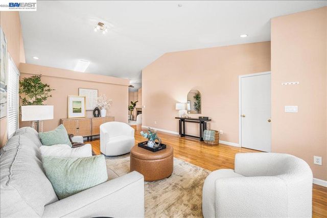 1727 Sutter St, Livermore, CA 94551