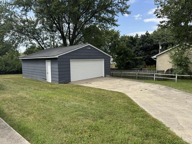 12142 219th AVENUE, Bristol, WI 53104