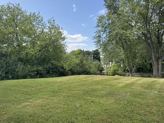 12142 219th AVENUE, Bristol, WI 53104