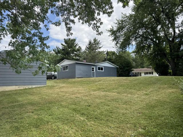 12142 219th AVENUE, Bristol, WI 53104