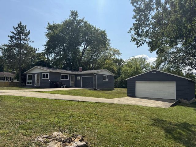 12142 219th AVENUE, Bristol, WI 53104