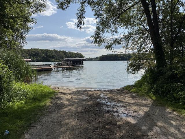 12142 219th AVENUE, Bristol, WI 53104