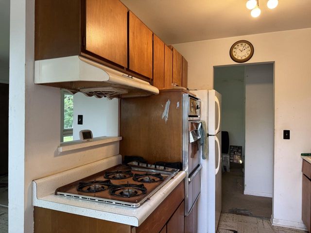 12142 219th AVENUE, Bristol, WI 53104