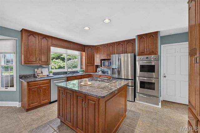 14761 Chesterfield Trails Drive, Chesterfield, MO 63017