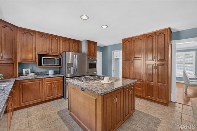 14761 Chesterfield Trails Drive, Chesterfield, MO 63017