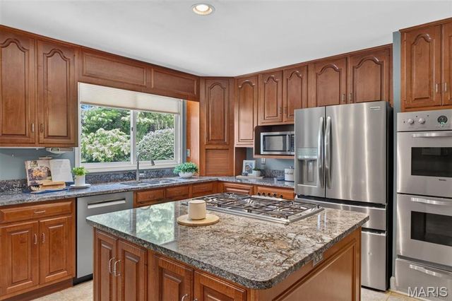 14761 Chesterfield Trails Drive, Chesterfield, MO 63017