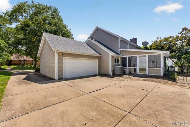 14761 Chesterfield Trails Drive, Chesterfield, MO 63017