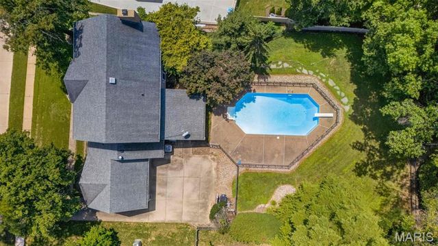 14761 Chesterfield Trails Drive, Chesterfield, MO 63017
