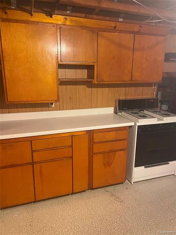 24857 Champaign, Taylor, MI 48180