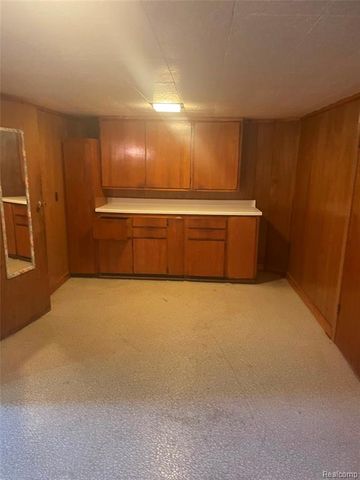 24857 Champaign, Taylor, MI 48180