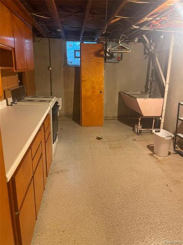 24857 Champaign, Taylor, MI 48180
