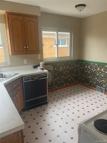24857 Champaign, Taylor, MI 48180