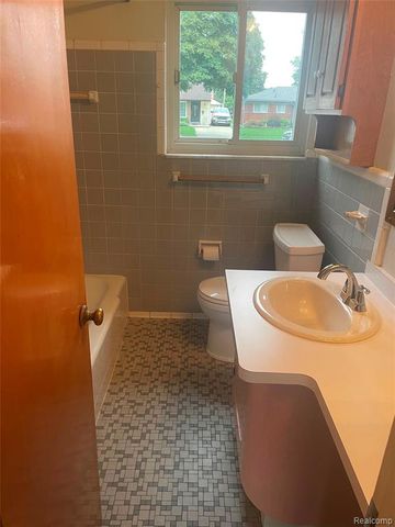 24857 Champaign, Taylor, MI 48180