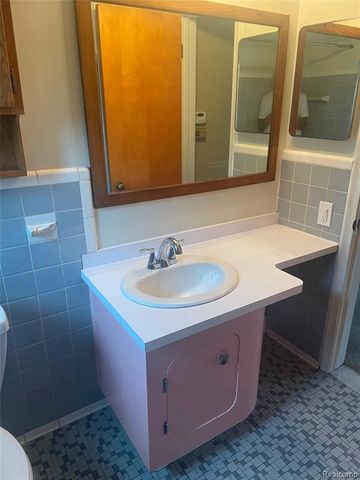 24857 Champaign, Taylor, MI 48180