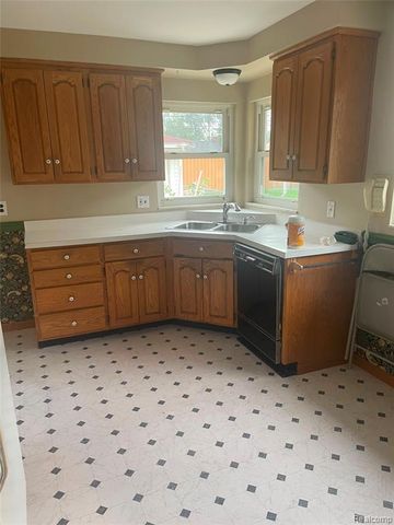 24857 Champaign, Taylor, MI 48180