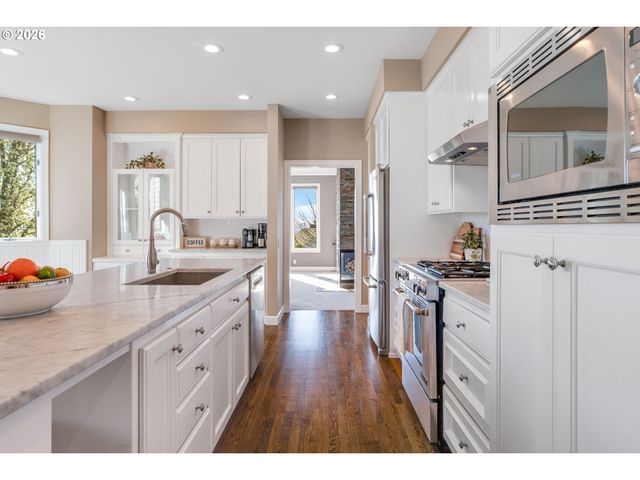 8710 Nw HAZELTINE St, Portland, OR 97229