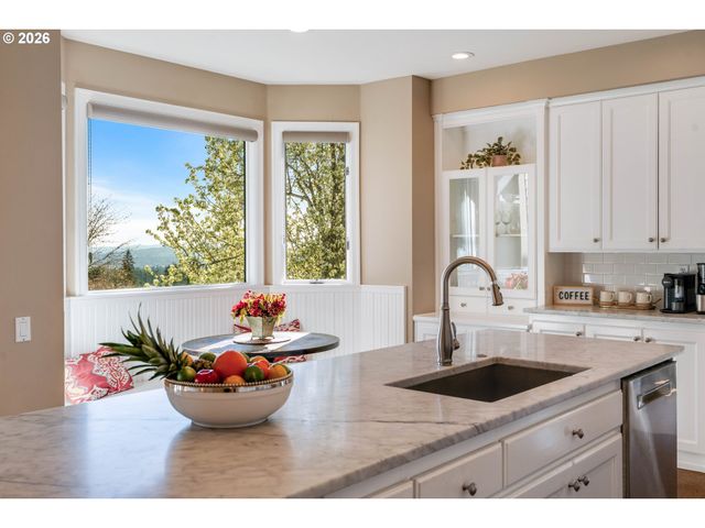 8710 Nw HAZELTINE St, Portland, OR 97229