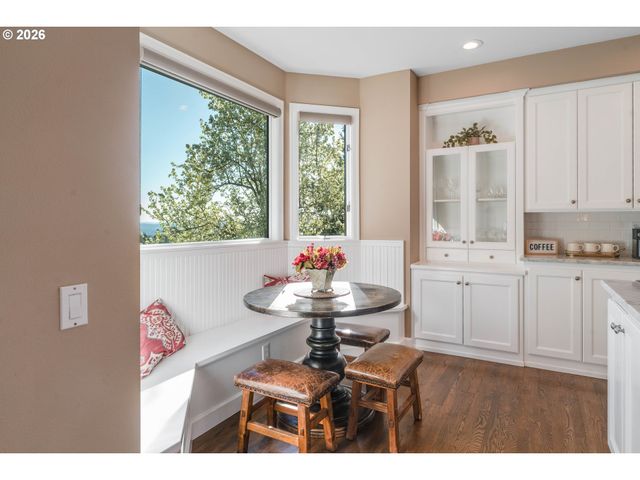 8710 Nw HAZELTINE St, Portland, OR 97229