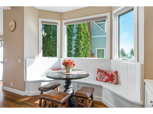 8710 Nw HAZELTINE St, Portland, OR 97229