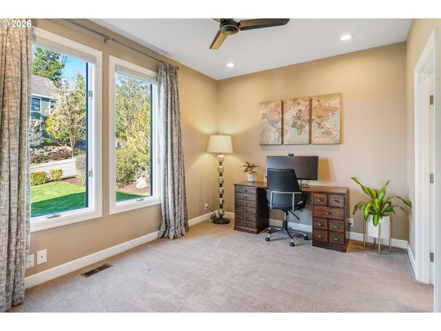 8710 Nw HAZELTINE St, Portland, OR 97229