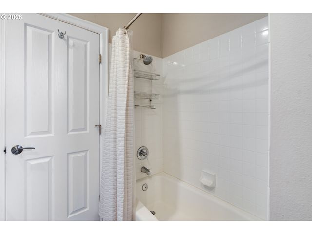 8710 Nw HAZELTINE St, Portland, OR 97229