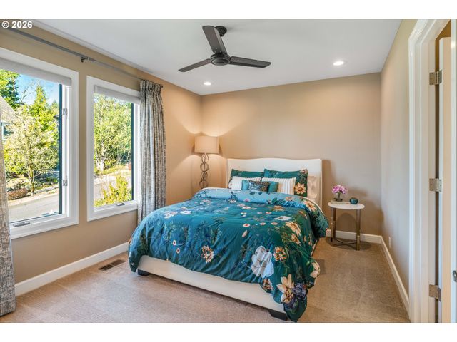 8710 Nw HAZELTINE St, Portland, OR 97229