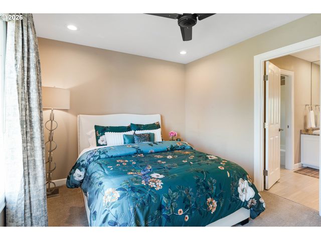 8710 Nw HAZELTINE St, Portland, OR 97229