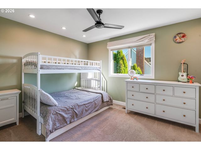 8710 Nw HAZELTINE St, Portland, OR 97229