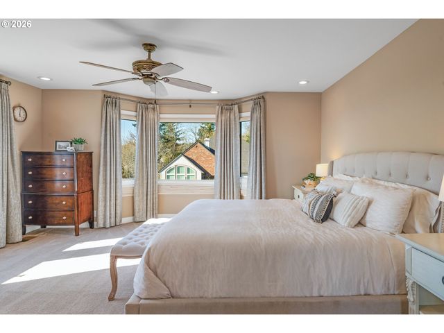 8710 Nw HAZELTINE St, Portland, OR 97229