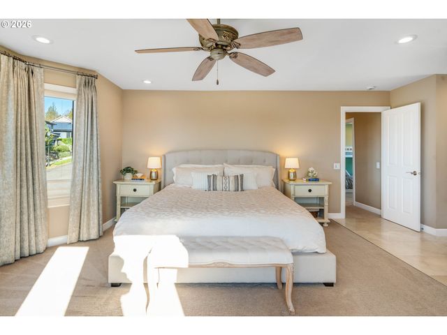 8710 Nw HAZELTINE St, Portland, OR 97229