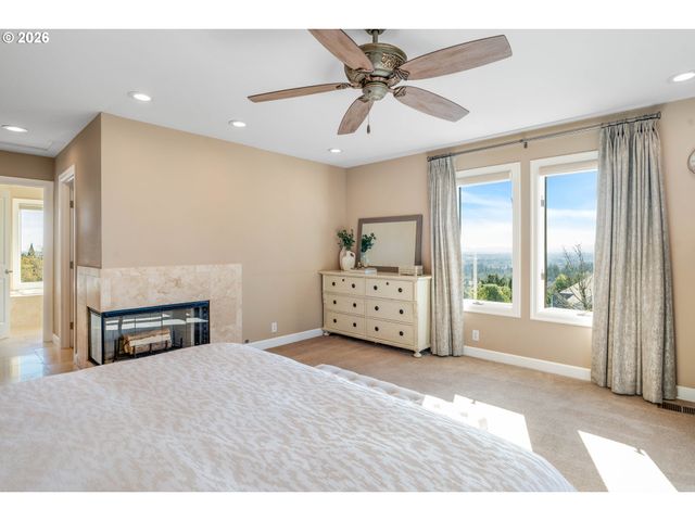 8710 Nw HAZELTINE St, Portland, OR 97229