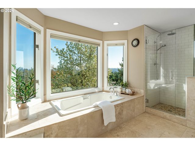 8710 Nw HAZELTINE St, Portland, OR 97229