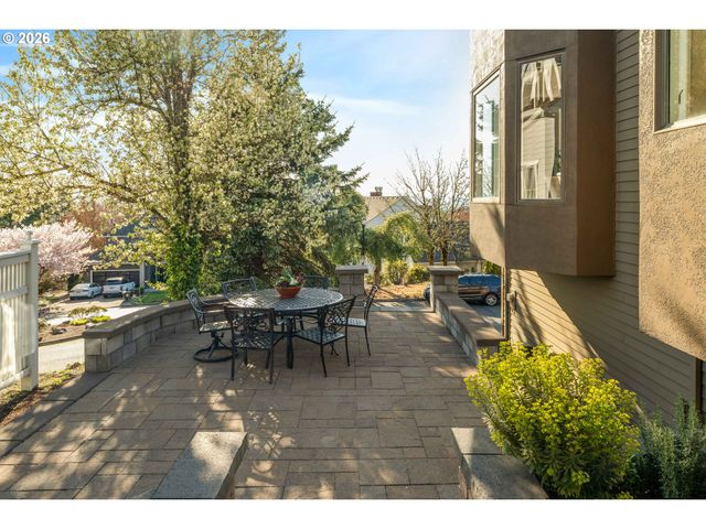 8710 Nw HAZELTINE St, Portland, OR 97229