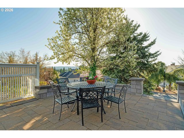 8710 Nw HAZELTINE St, Portland, OR 97229