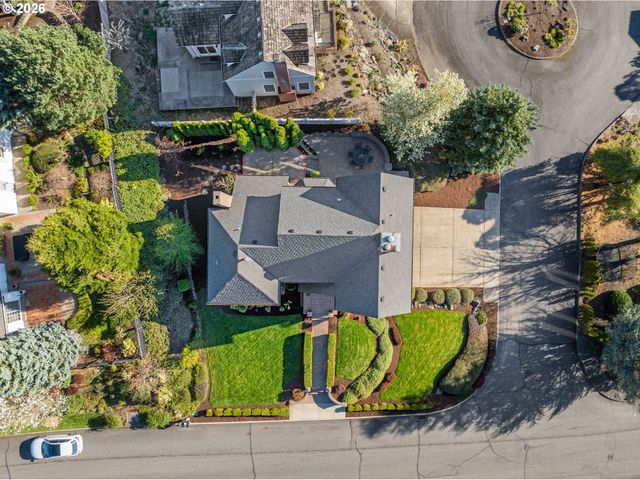 8710 Nw HAZELTINE St, Portland, OR 97229