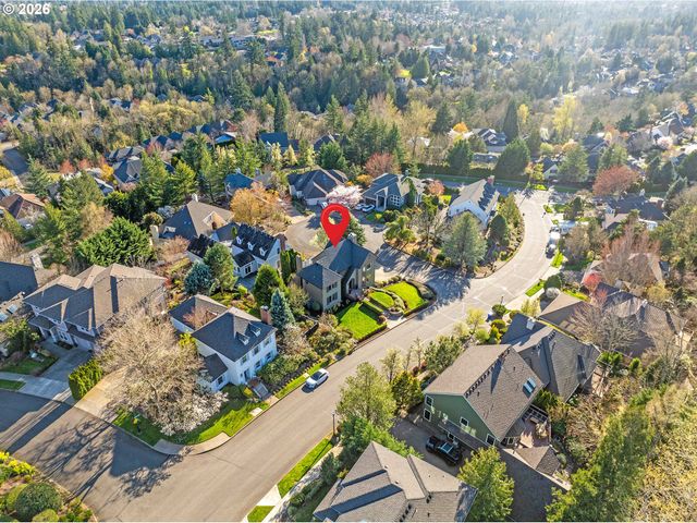 8710 Nw HAZELTINE St, Portland, OR 97229