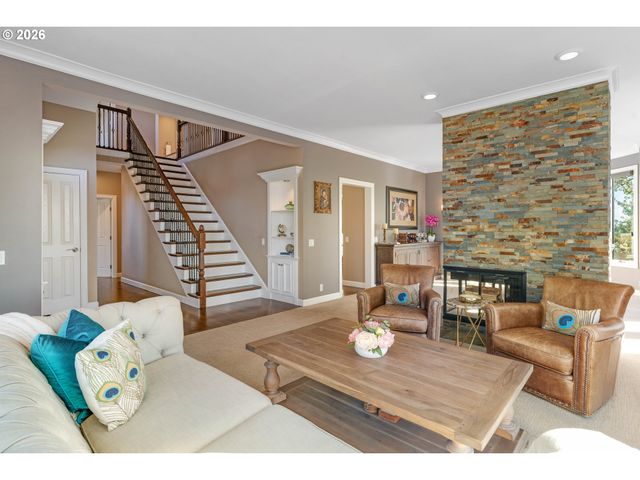 8710 Nw HAZELTINE St, Portland, OR 97229