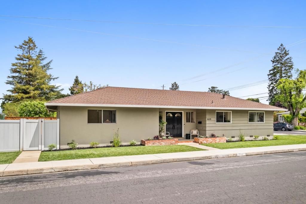 Image 2 of property listing at 689 Bayport Avenue, San Carlos, CA 94070