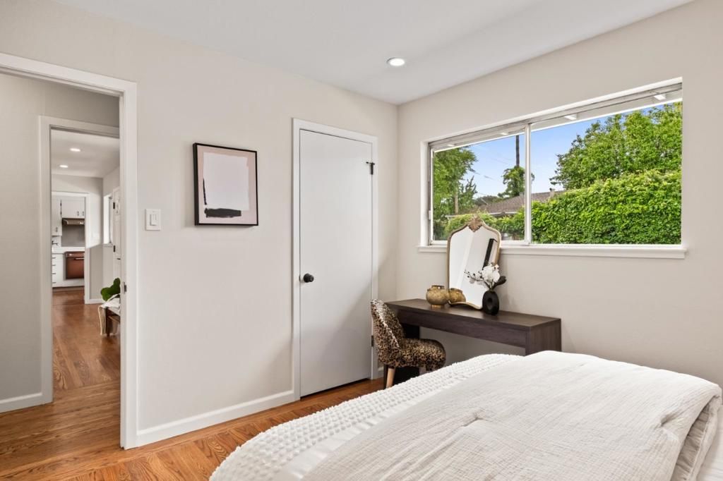 Image 20 of property listing at 689 Bayport Avenue, San Carlos, CA 94070