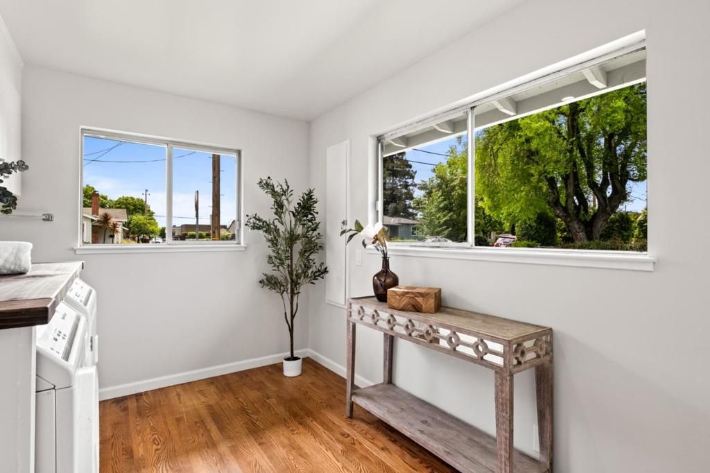 Image 23 of property listing at 689 Bayport Avenue, San Carlos, CA 94070