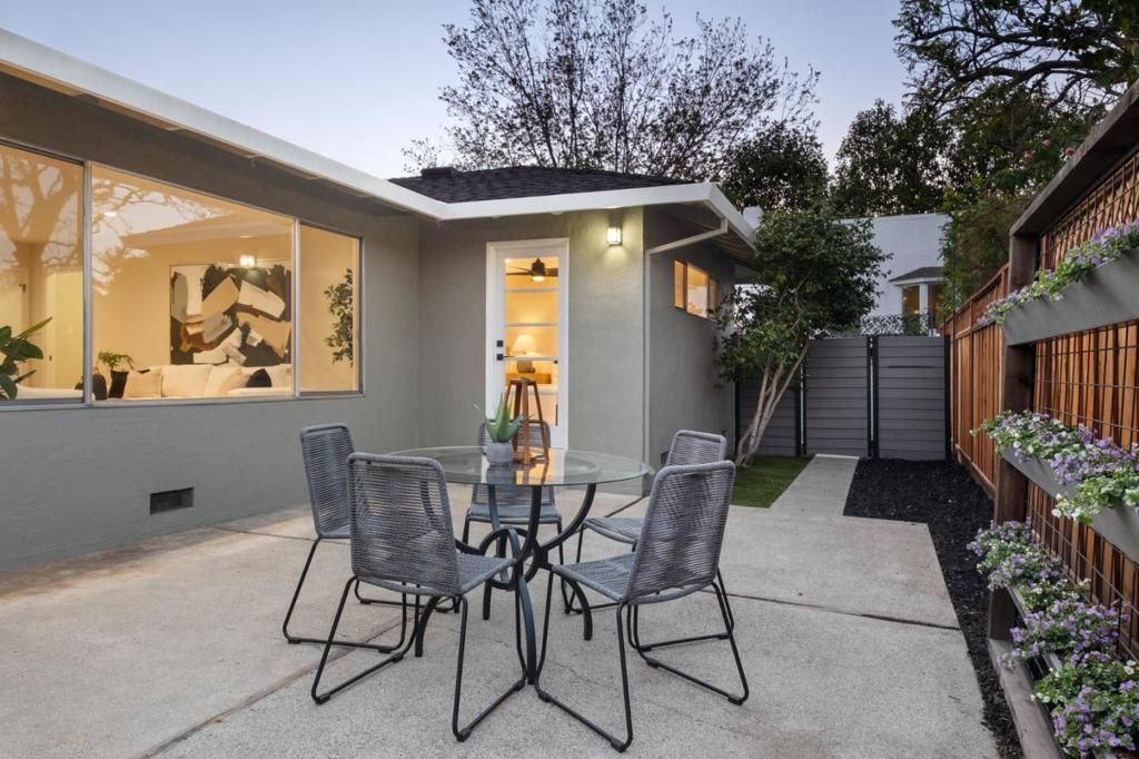 Image 29 of property listing at 689 Bayport Avenue, San Carlos, CA 94070