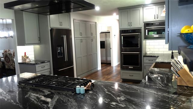24 Wellington Drive, Sugar Land, TX 77478